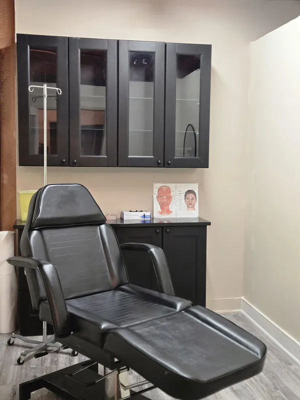 Treatment room with a black treatment chair at our Brampton location